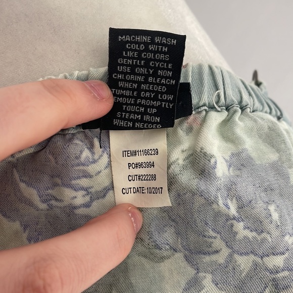 Torrid denim looking floral tank top size 1 - Picture 7 of 8